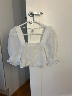 Volang topp från H&M - Super fin sommar topp från H&M i storlek 36🤍