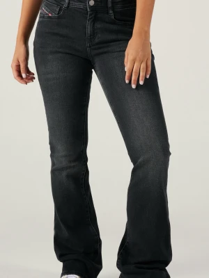 Svarta bootcut jeans från Diesel - Svarta lågmidjade bootcut jeans från Diesel✨Stl. 23 i midja och 30 i längd. Köparen betalar frakt.