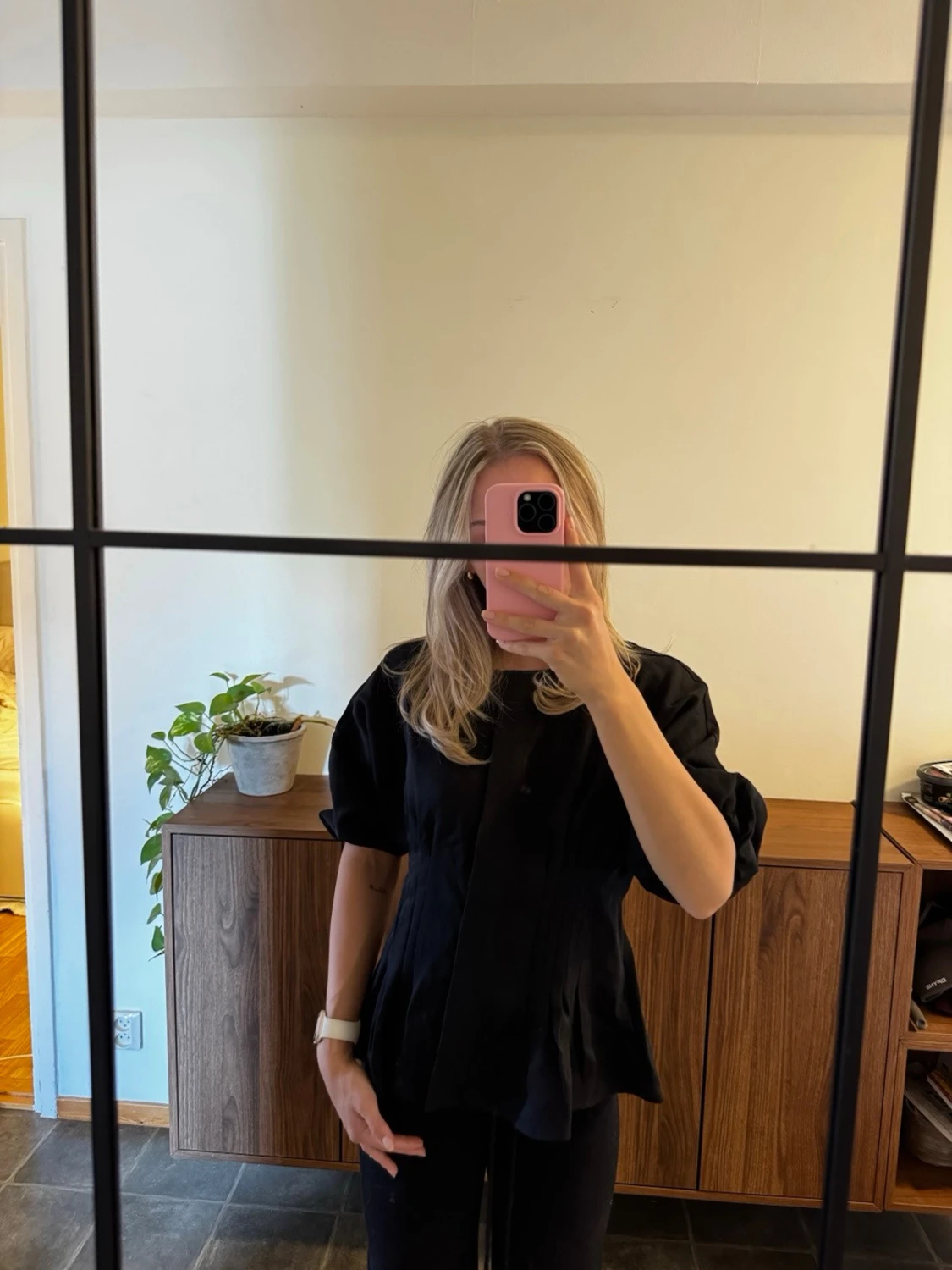 Svart blus med puffärm från HM
