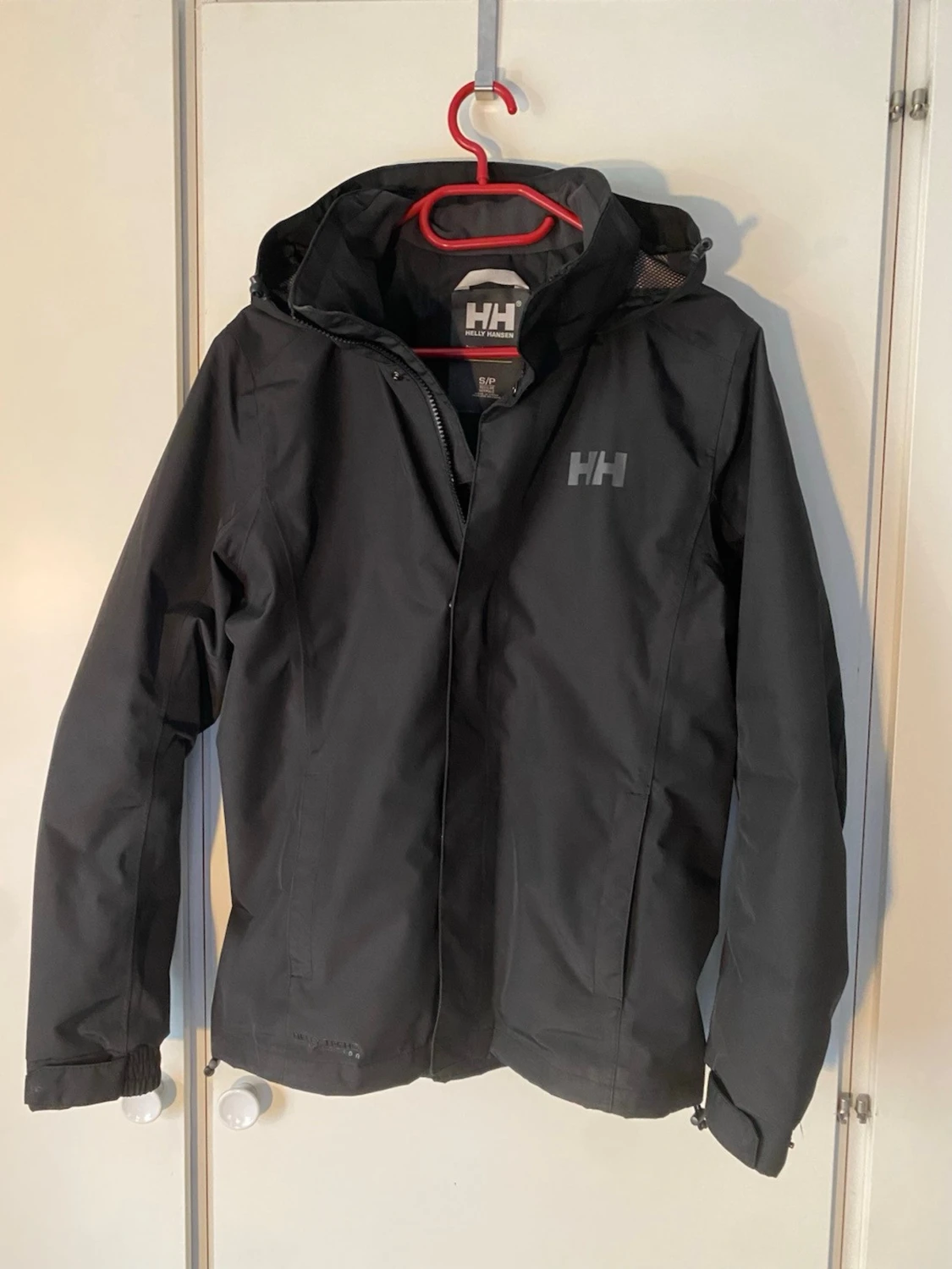 Svart Helly Hansen regnjacka