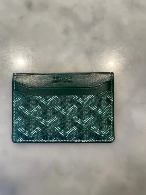 Grön plånbok - En sjukt fet plånbok med det kända mönstret från GY. Oanvänd och väldigt bra kvalité 