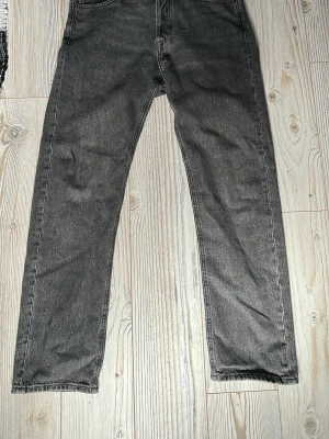 Jack and Jones jeans - Jack and Jones relaxed chris jeans storlek 30/32.     Näst intil oanvända. Bara att du skriver om du vill ha fler bilder.