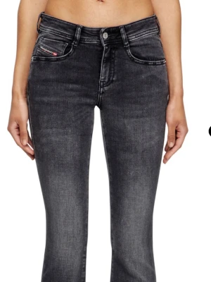 Diesel jeans - Dieseljeans, använda fåtal gånger💗de går ner till marken på mig som är 175cm lång😍storlek w25