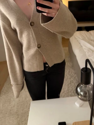 Mysig och snygg kofta från gina😍 - Snygg beige kofta från Gina Tricot😍 aldrig använt!💖