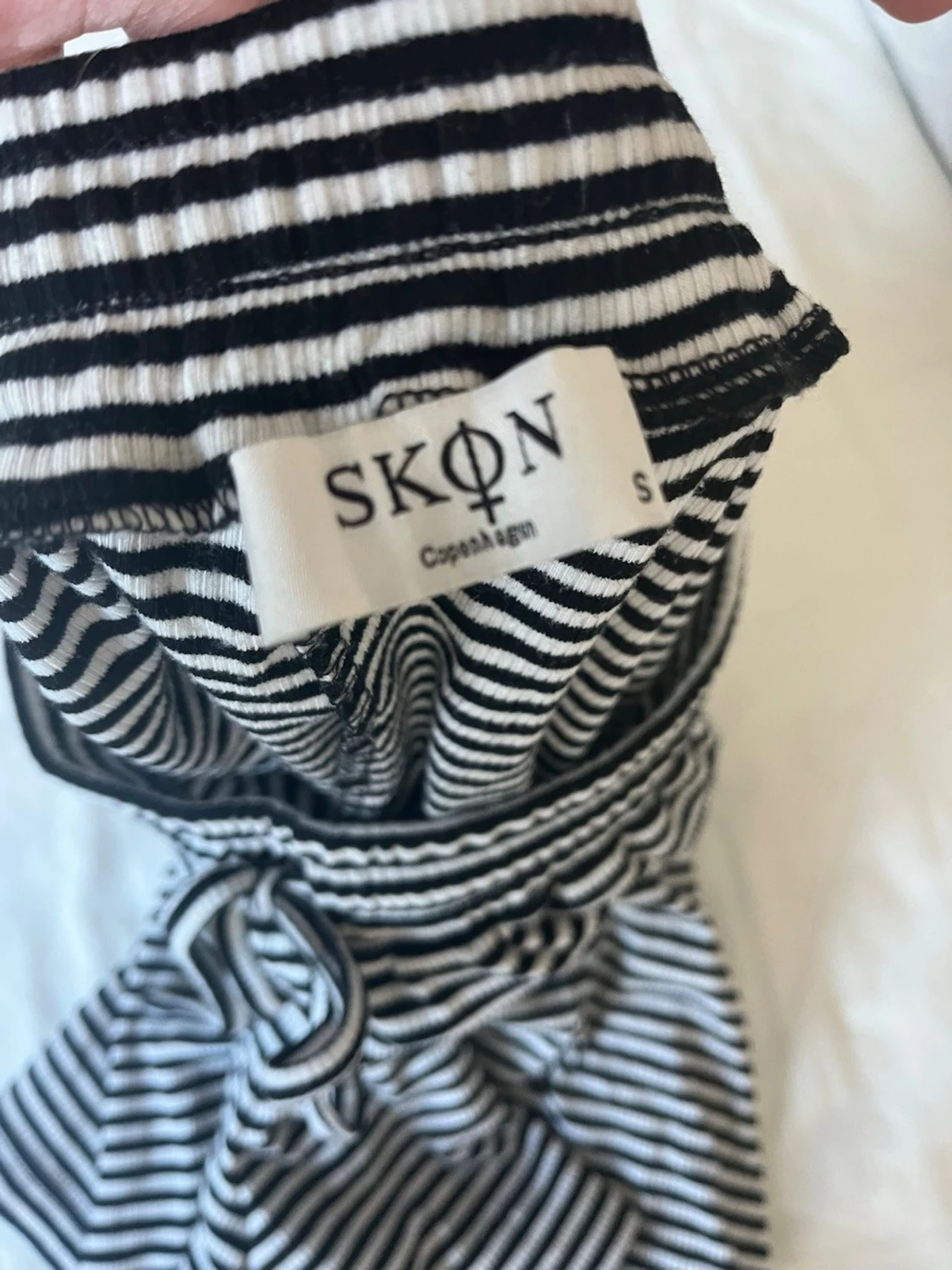 Randiga shorts från SKØN Copenhagen - 1