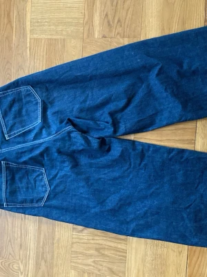 Weekday Astro Jeans - Astro Jeans i storlek W28 L34. Har inte använt mycket alls på sistone. Original priset är 600kr. Om du har svängarna förbi Stockholm så kan vi mötas upp.