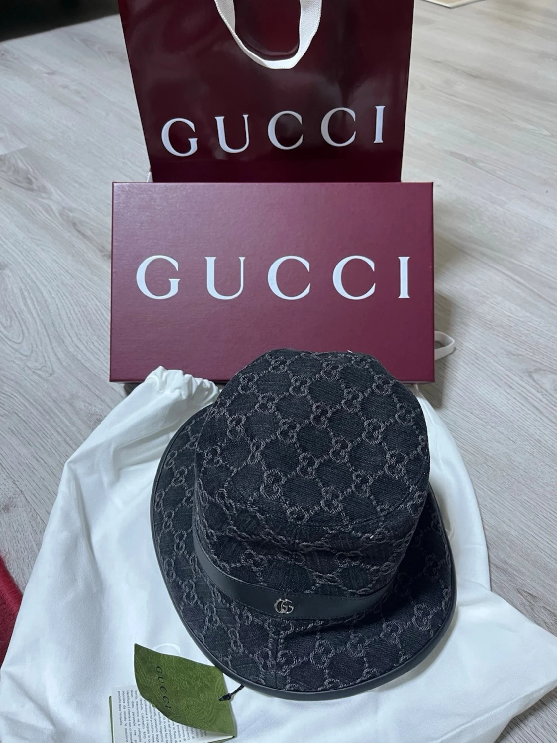 Svart bucket hat från Gucci