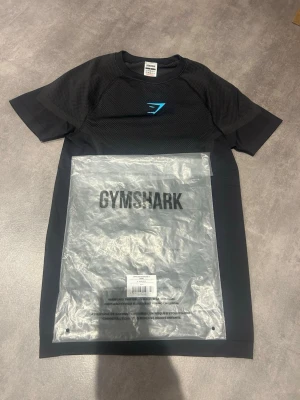 Gymshark onyx v5 - Helt ny inte ens testad, nytt skick. Självklart äkta. Kan tänka mig byta mot annat onyx i storlek M även öppen för bud