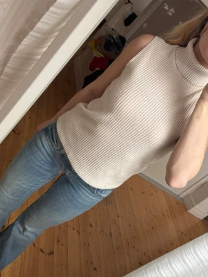 Zara topp - Kortärmad topp ifrån Zara! Stuperskön🥰😍