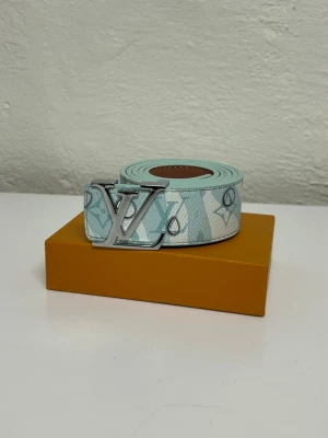 Lv Bälte  - Helt ny aldrig använd. Storlek 110. Snabb frakt endast bälte 