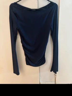 Soft touch boatneck top - Helt ny, aldrig använd bara testad. Prislappen är kvar💕 