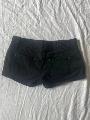 Shorts  - Bra skick, mått midjemått rakt över 41,5 + stretch  storlek står som 36 men skulle säga mer 38