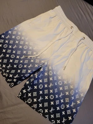 Louis Vuitton bad shorts - Riktigt snygga, helt nya aldrig använda, storlek S