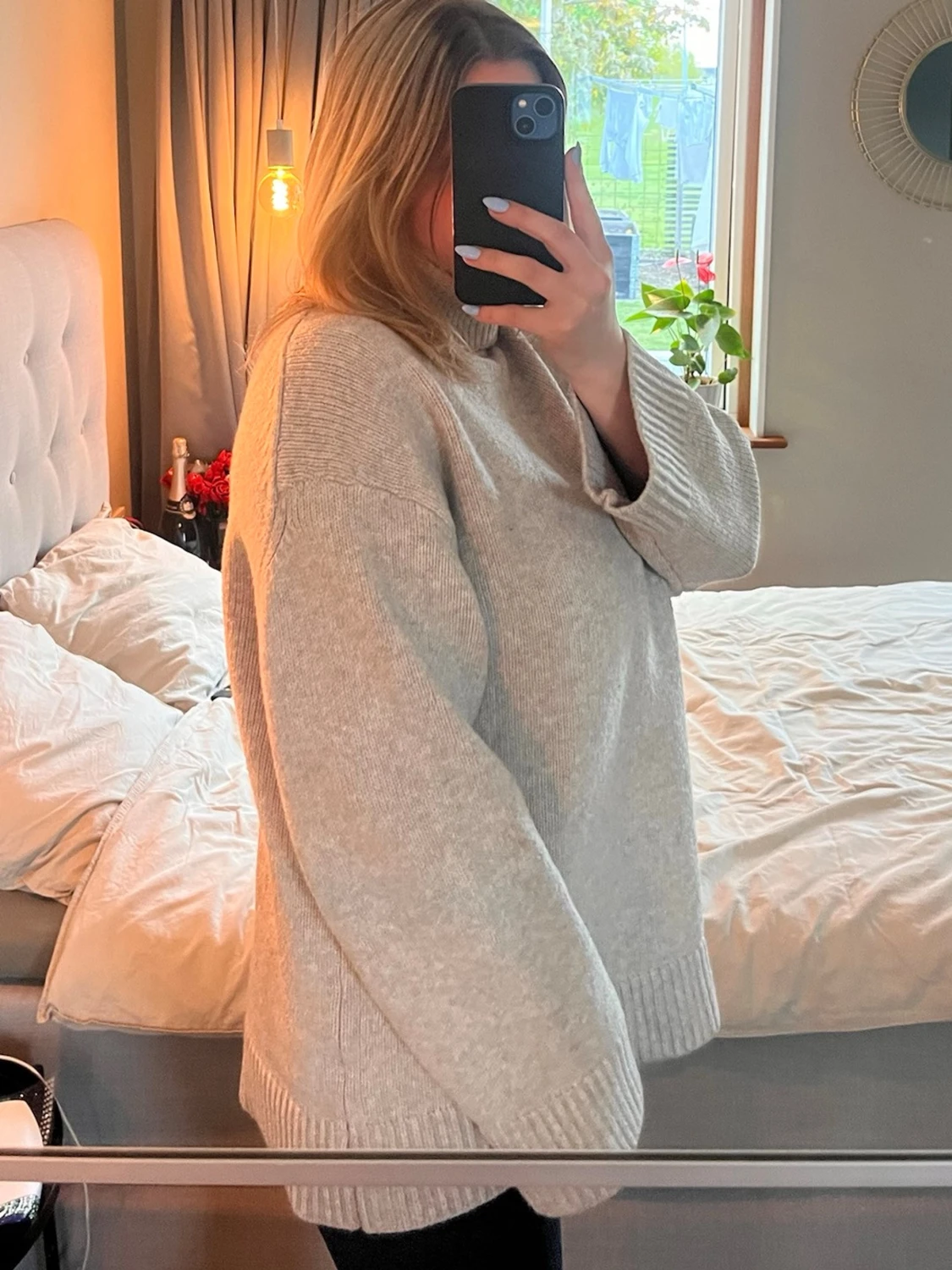 Beige oversized stickad polotröja - 1
