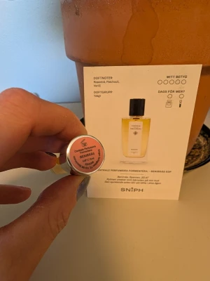 Benirras Eau de Parfum  - Benirras Eau de Parfum från Centrale Perfumeria Formentera 8ml från Sniph. Endast testad med 2 spray. 