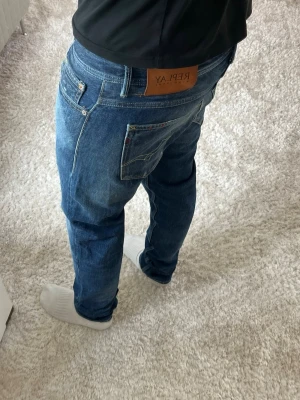 Replay jeans  - Replay Willbi Jeans | skick 9/10 | Storlek 32/34 | Pris - 549kr | Modellen är ca 181cm lång | Hör av dig vid minsta fråga eller fundering!!
