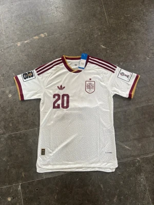 Pedri Spanien player version - Storlek M nya med etiketter. Player Version
