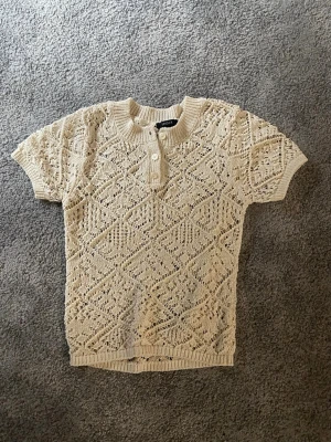 Beige stickad topp från Lindex - Endast testad på men aldrig använts något mer💕