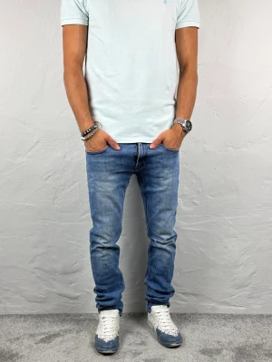 Replay jeans  - Ett par riktigt snygga jeans från Replay i storlek W28 L30 i modellen Anbbas