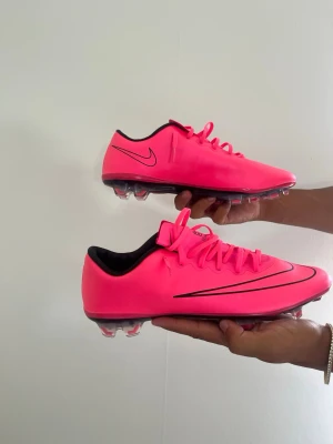 Nike mercurial vapor 10 - Säljer helt nya Nike mercurial vapor 10 rosa storlek 44.