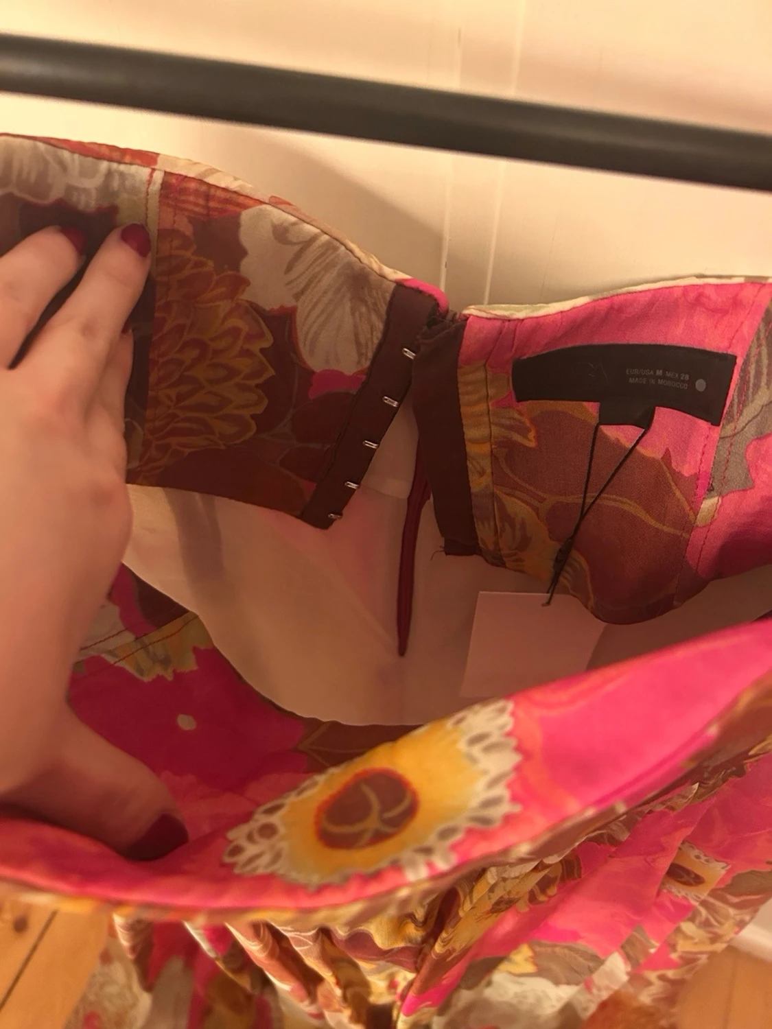 Blommig axelbandslös långklänning - 4