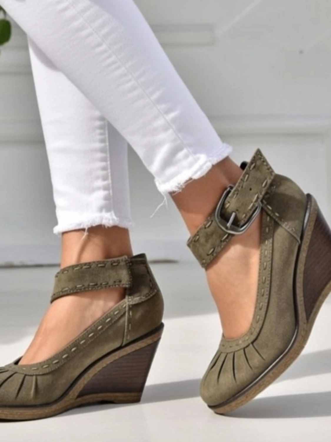 Olivgröna mocka kilklackar