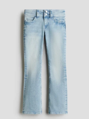 Ljusblå bootcut jeans - säljer ett par helt nya jeans från hm som jag aldrig använt. Kunde inte skicka tilbaka eftersom jag dragit bort lappen. köpte för 350kr men säljer för 250kr