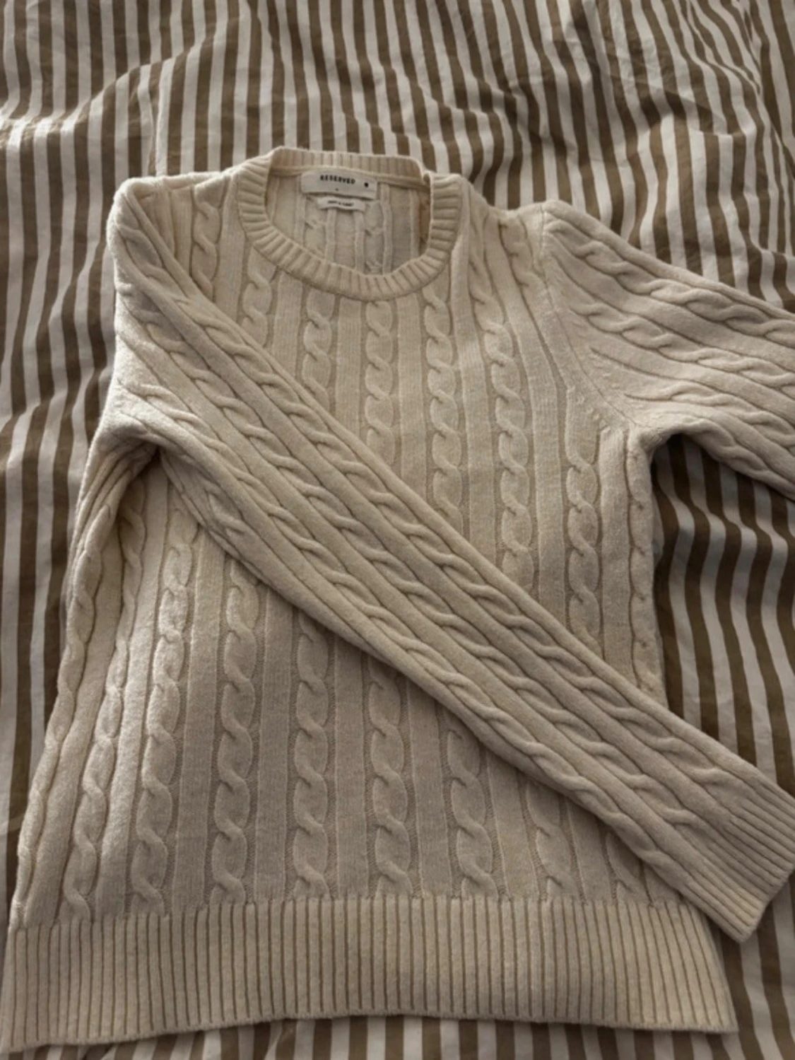 Vit kabelstickad tröja - 1