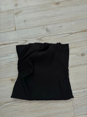 Off shoulder top - Supersnygg tube top/ off shoulder top från Zara. Köpte i somras men har aldrig kommit till användning så den är i nyskick!🎀Storlek M men passar även S