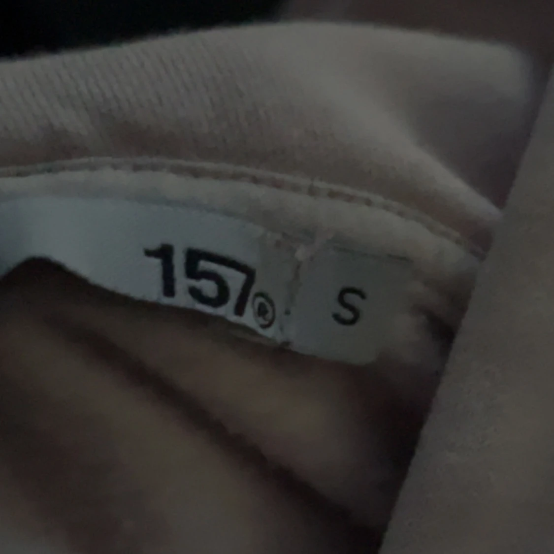 Ljusrosa hoodie från 157