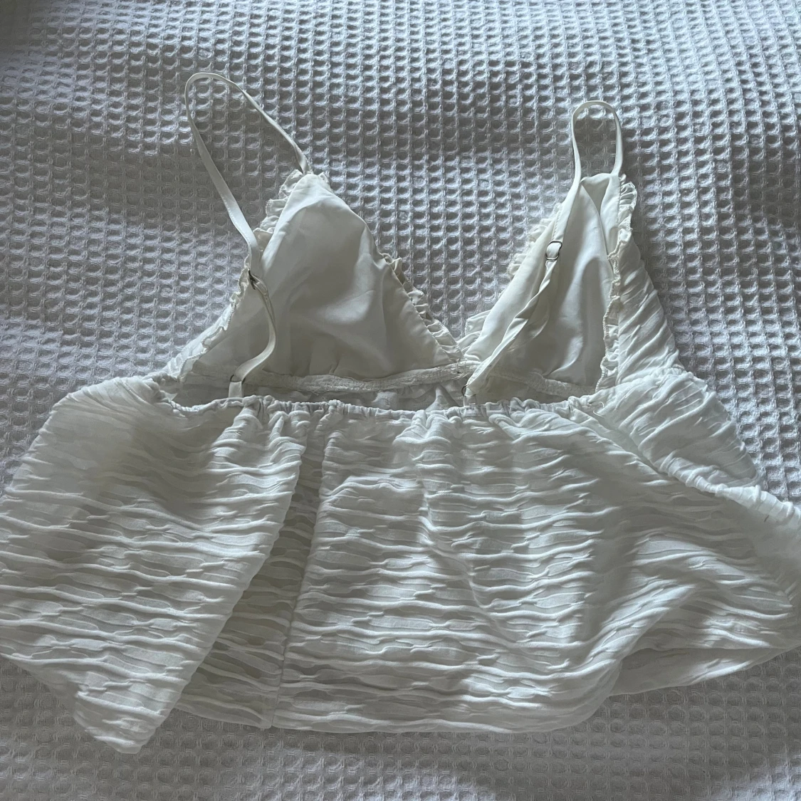 Vit linnetopp med knyt framtill - 1