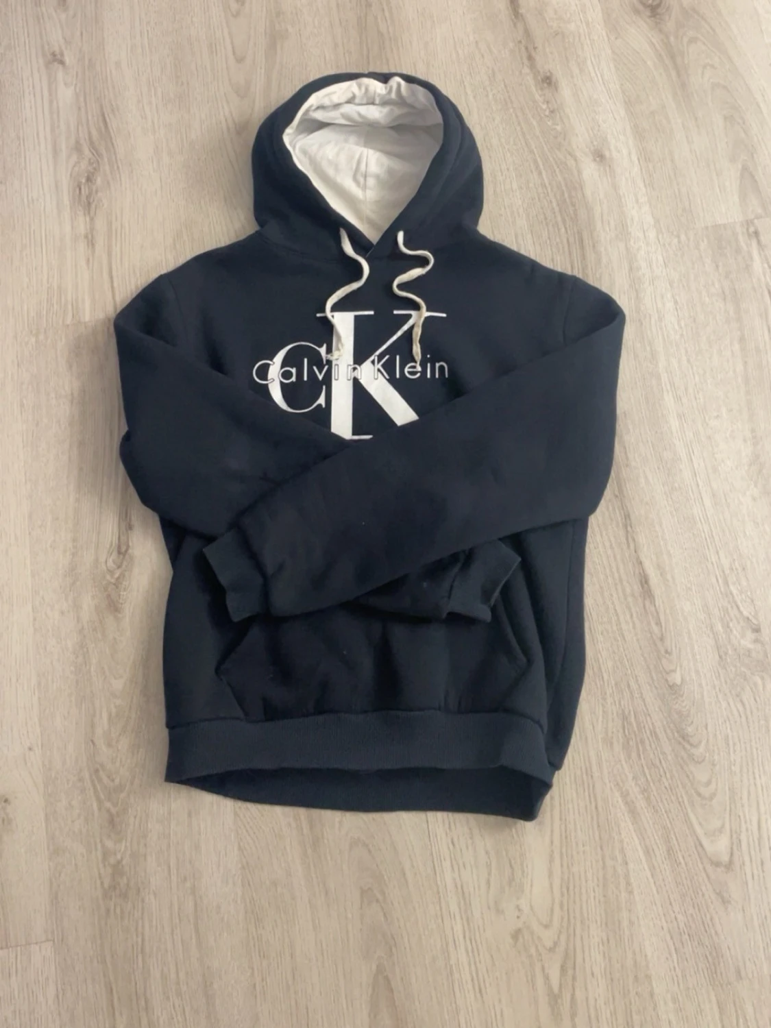 Svart hoodie från Calvin Klein