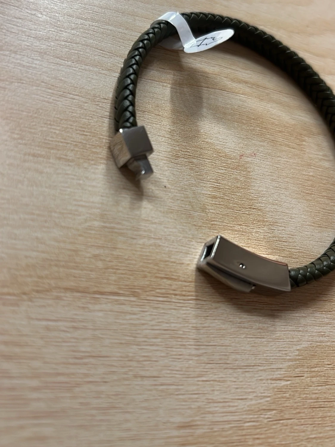 Grönt flätat armband från edd. - 2