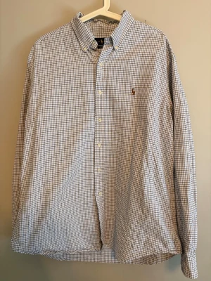 Ralph Lauren skjorta  - Superfint skick och en Perfket sommarskjorta. Tveka ej på att ställa frågor 