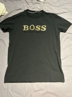 Boss Tshirt - Fins T-shirt i storlek L. Väldigt bra skick.