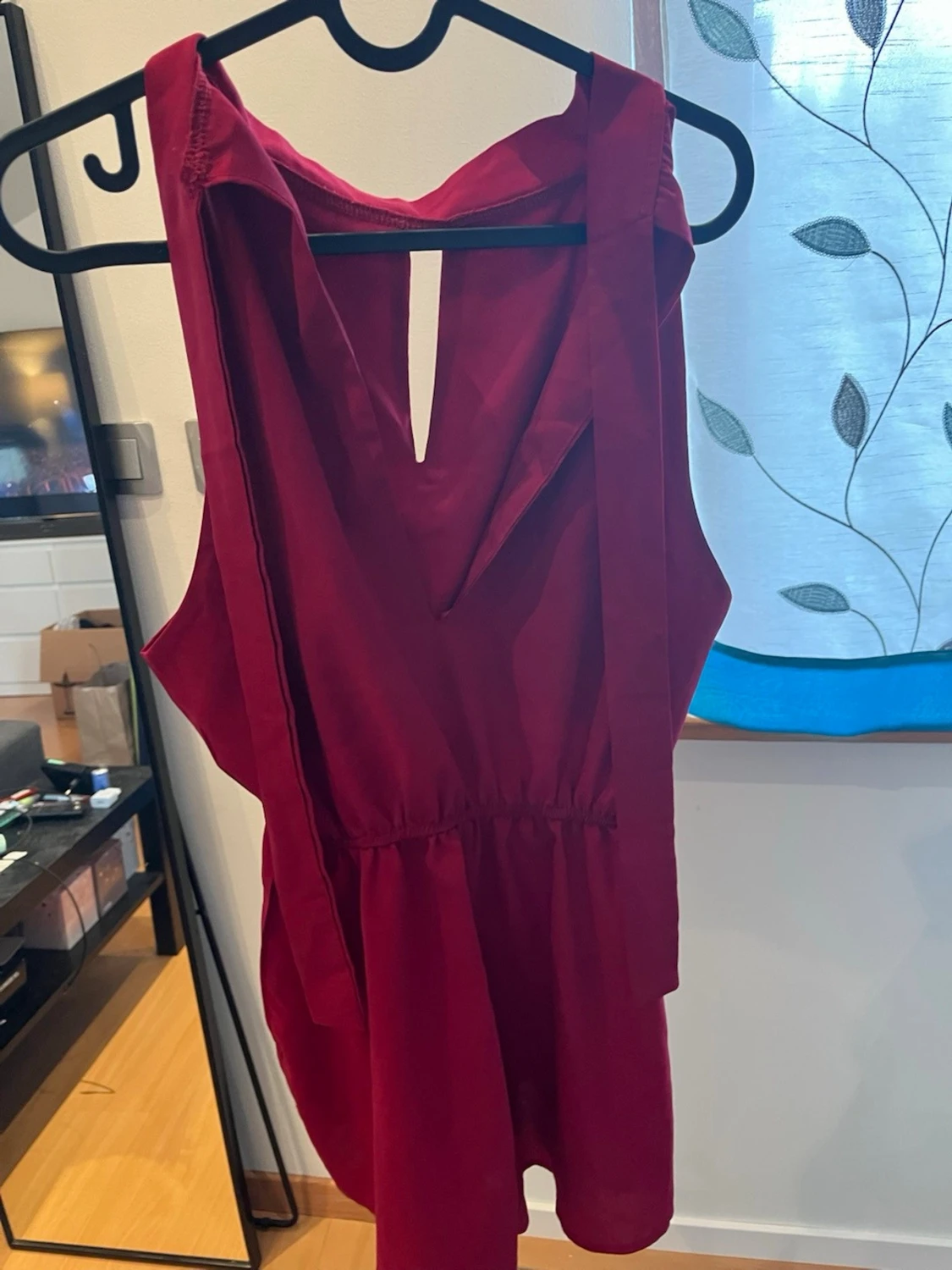 Vinröd ärmlös jumpsuit