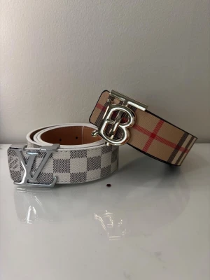 Lv bälte + burberry bälte  - Helt ny, snabbt & säkert fraktat. skickas inom kort tid 