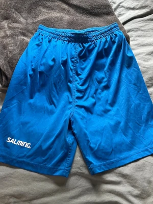 Sportshorts  - Blåa ”längre” short från Salming som aldrig är använda, kill modell