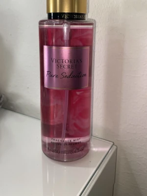 Victoria secret pure seduction  - Helt ny och oanvänd body mist från Victoria secret. 