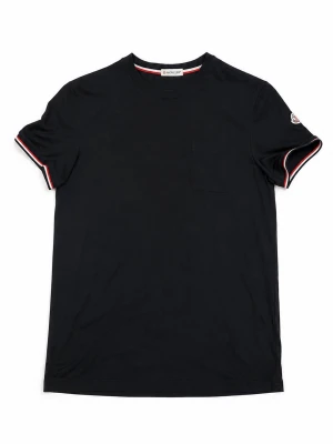 Moncler T-shirt - Storlek S. Skick 4/5. Nypris 3000, vårat pris 699. Snygg o stilren tröja som passar till de mesta tillfällena. Hör av dig vid minsta lilla fundering!