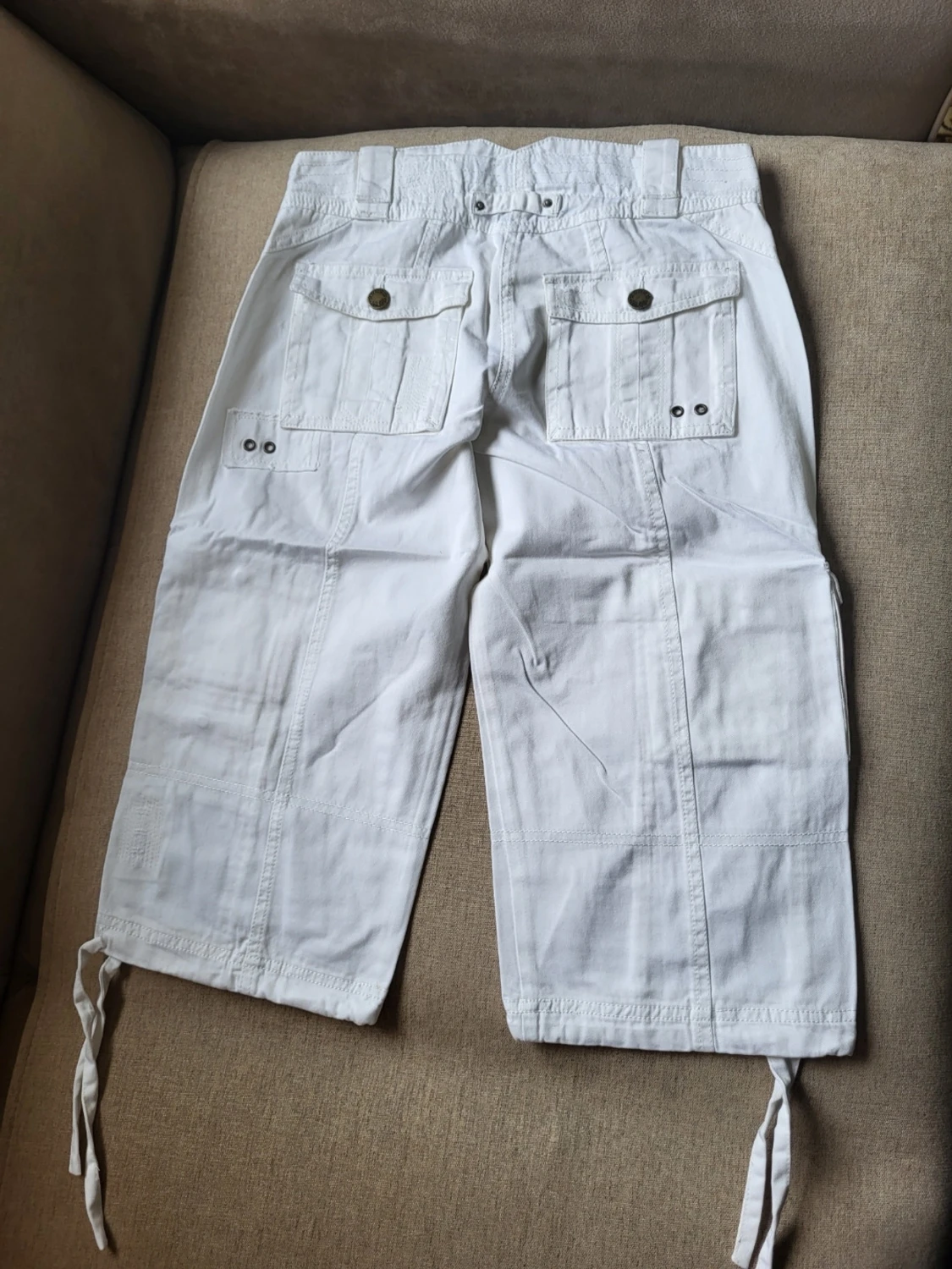 Vita cargobyxor med snörning Wet Seal size 1 USA Xs - 1