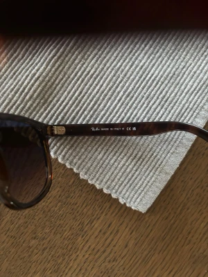 Rayban boyfriend  - Helt oanvända skriv vid intresse för mer info