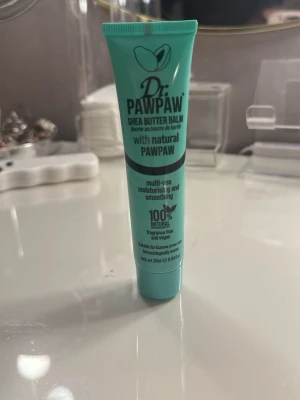 Dr. PawPaw butter balm 💙 - En Shea butter balm till salu, endast testad en gång, jätte bra mot torra läppar eller eksem🫶🏻 Skriv vid frågor💙