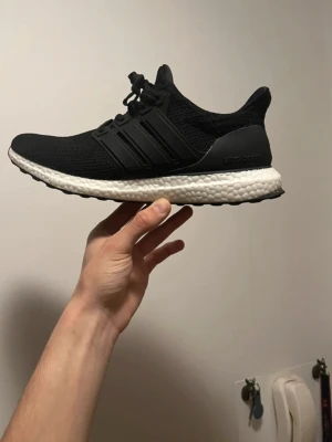 Adidas ultraboost  - Mycket fina som nya storlek 42 