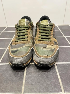 Valentino Rockrunners - Säljer Valentino Rockrunners | Strl: 41 | Äkthet kan bevisas vid behov ✅| Skick 9,5/10 | Inga tecken av användning | Skriv vid fler frågor