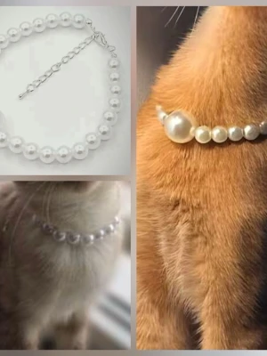 By prisförslag- katt/liten vovve Pärlhalsband med justerbar kedja - Snyggt katt/liten vovve halsband med vita pärlor och en justerbar silverfärgad kedja. Halsbandet har en klassisk och elegant look med en större pärla i mitten som ger extra stilpoäng. Perfekt accessoar för att lyfta ditt husdjur lite extra. 