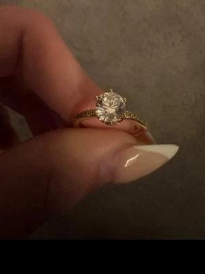 Pandora ring - Jätte fin nästan aldrig använd! Pris kan diskuteras 