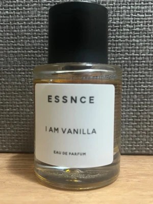 Essnce - I am vanilla - Inte min typ av doft, använt några få gånger. 
