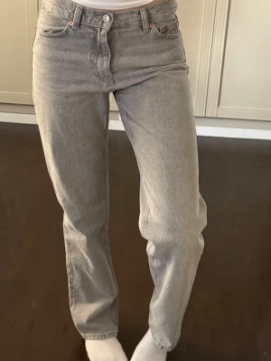 Straight jeans - Raka jeans i väldigt bra skick som bara använts någon gång. Skriv för mer bilder eller prisförslag! 💕