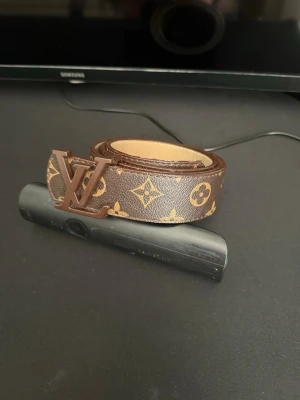 Brunt Louis Vuitton bälte med monogram - Bältet är helt nytt och har aldrig använts heller! One size.